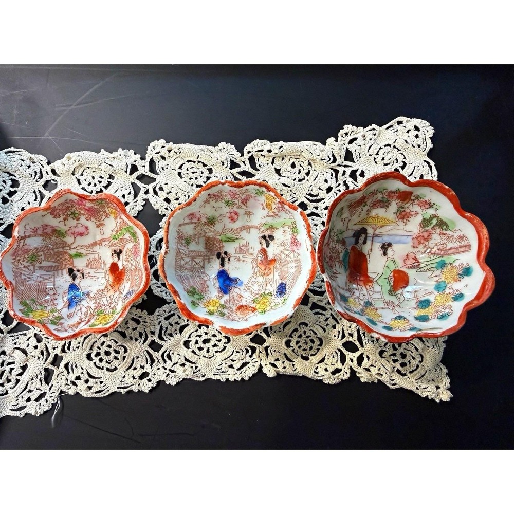 Set of 3 Japanese Scalloped Porcelain Bowls Hand-Painted Geisha Marked Japan
